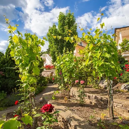 Villa Eifelpalace Am Nürburgring