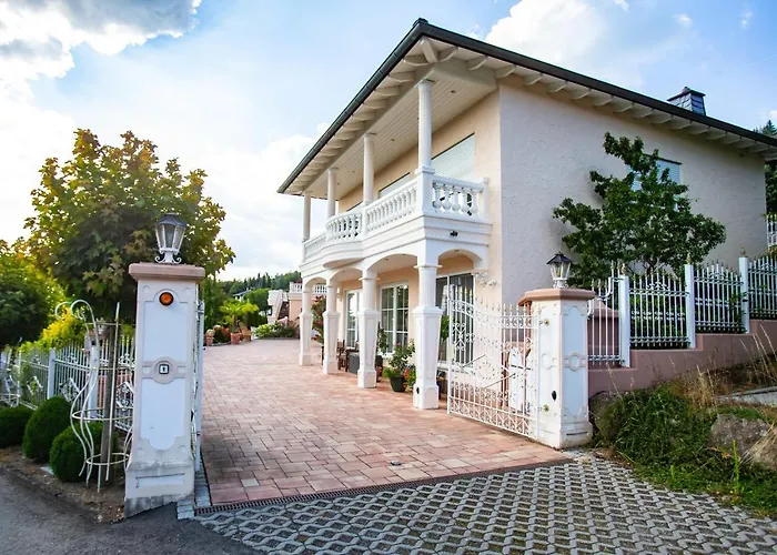 Eifelpalace Am Nuerburgring * Аденау